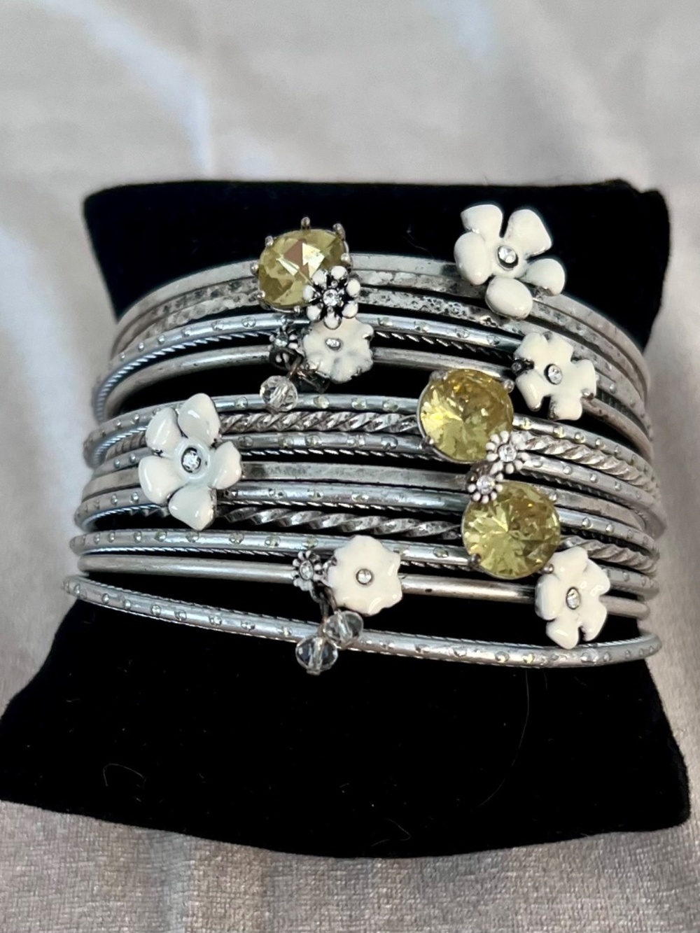 Flower Bangle Set - Picture 2 of 3